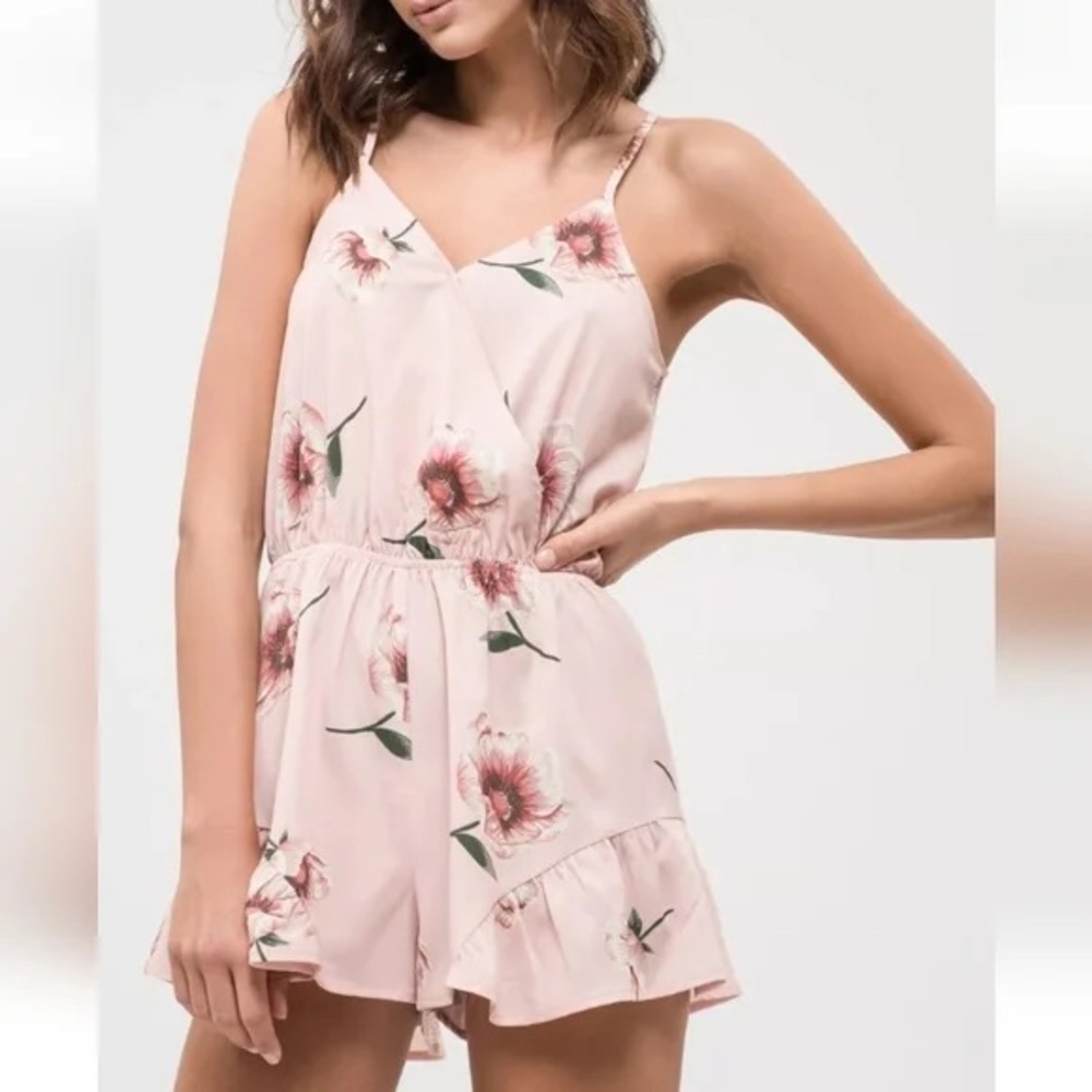 New Lydelle Peach Floral Ruffle Shorts Romper Size Large NEW